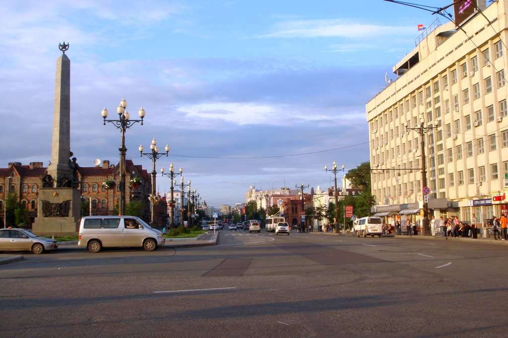 Вид на центральную улицу от Соборной площади в центр