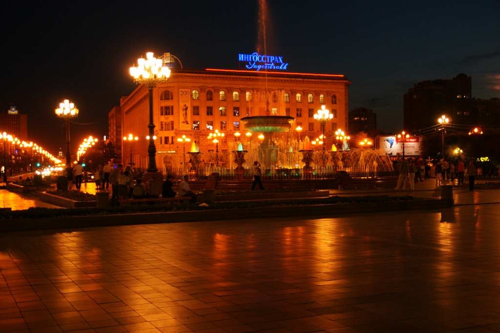Центральный фонтан на площади