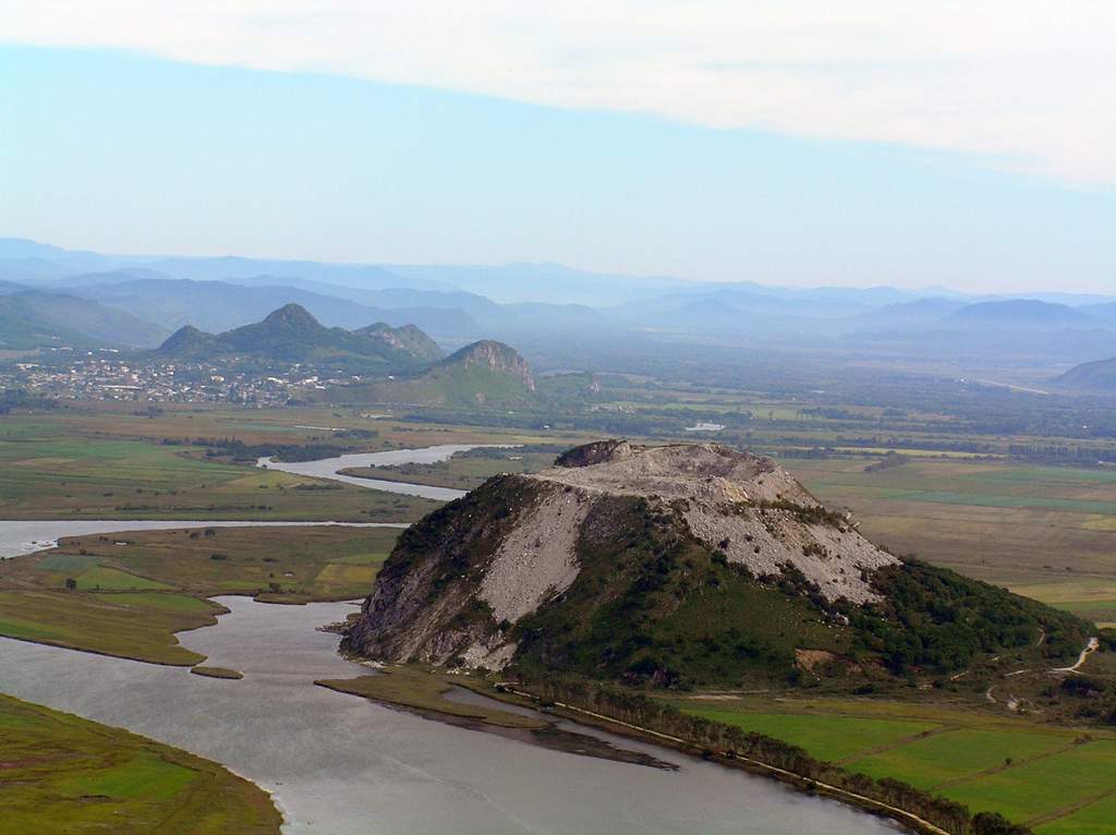 Вид на гору Брат и Золотую Долину с рекой Сучан