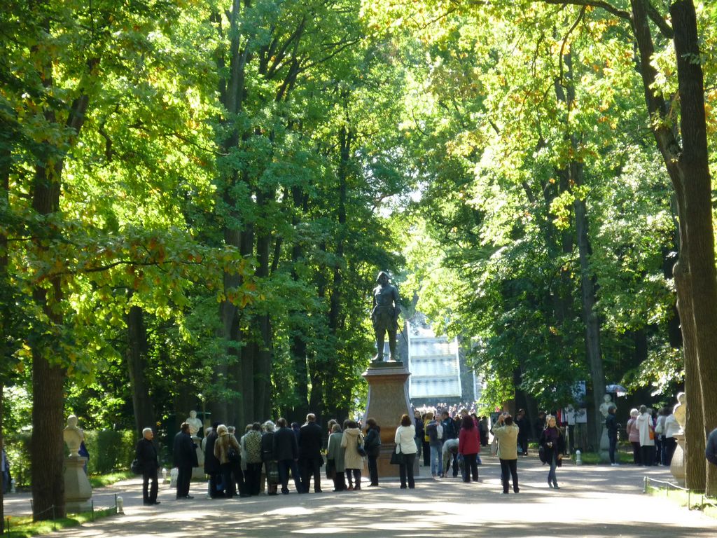 Памятник Петру I в Петергофе