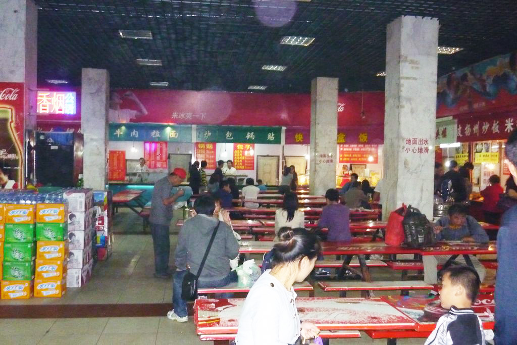 подземная забегаловка в Циндао