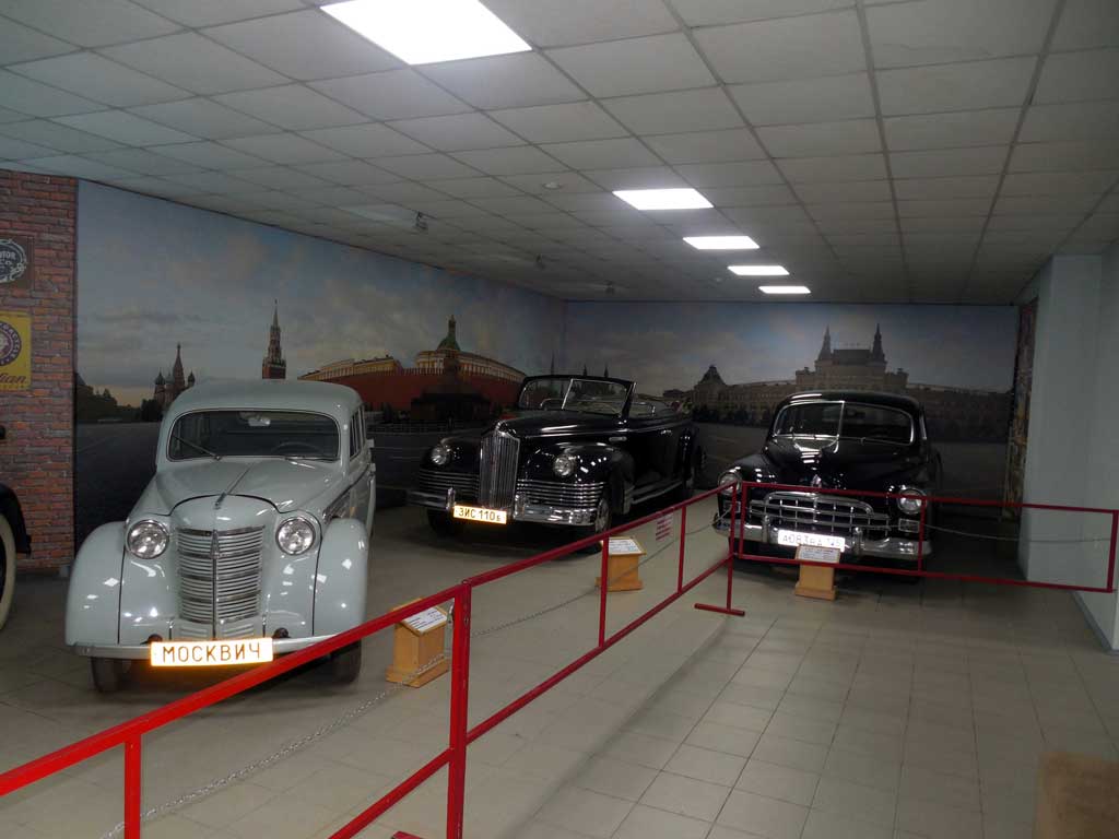 Москвич, ЗИС и ЗИМ в авто музее во Владивостоке
