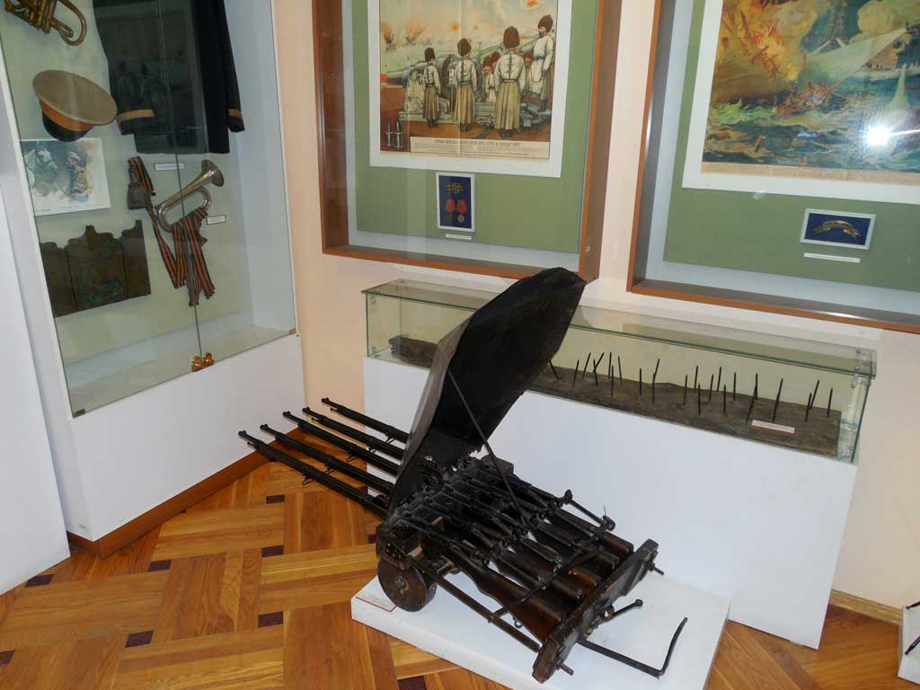 самодельный пулемет в военно историческом музее во Владивостоке