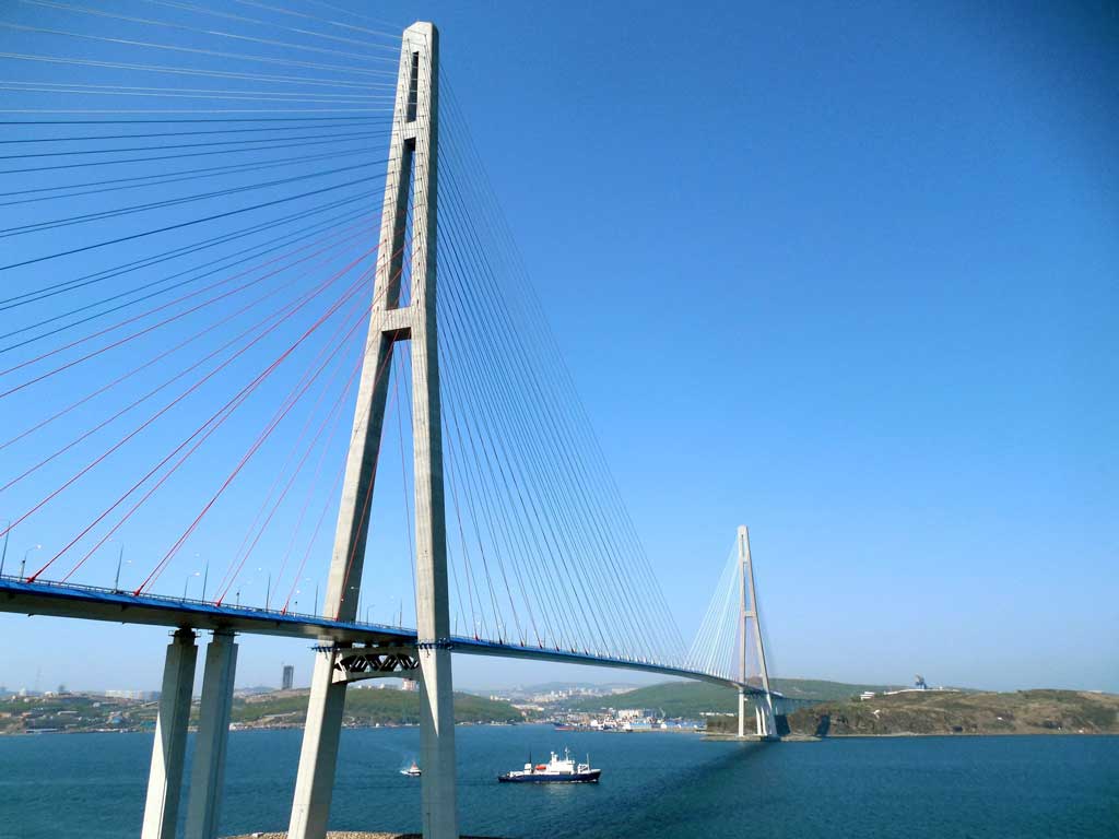 мост на остров Русский через пролив Босфор восточный