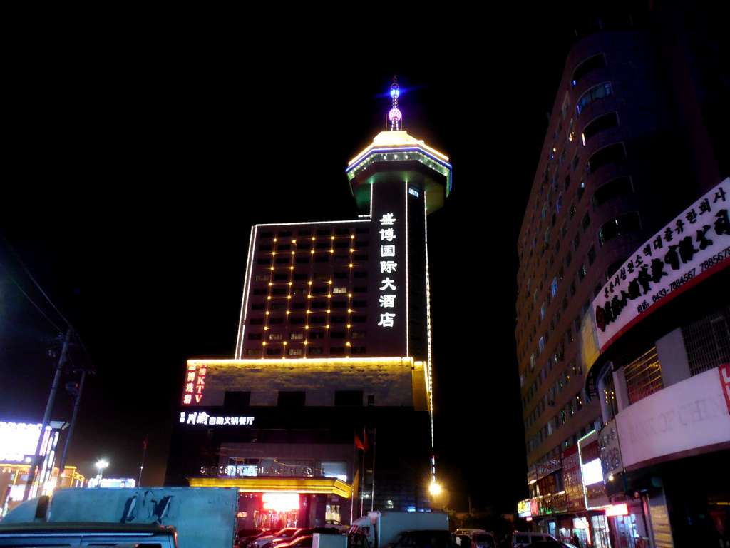 Хуньчунь, гостиница Шеньбо вечером