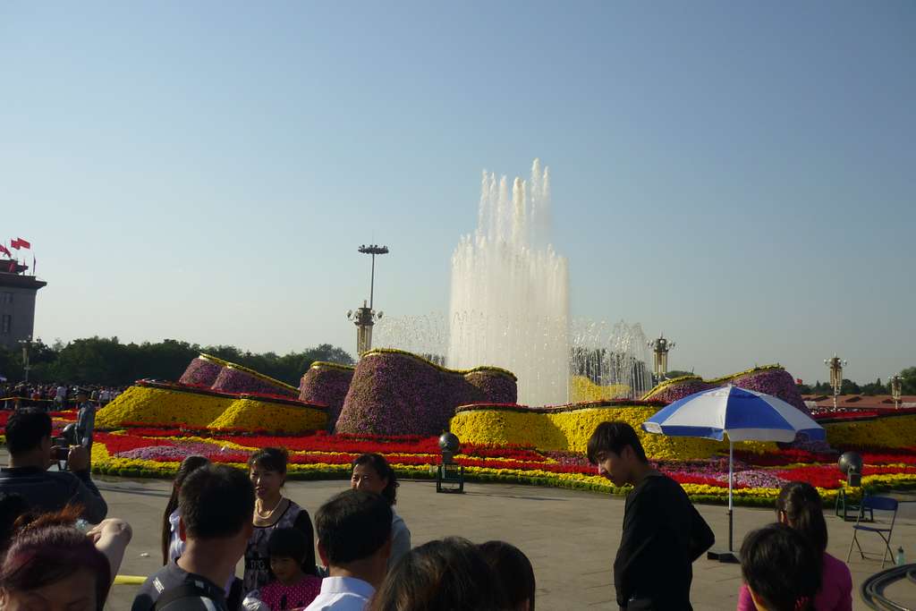 фонтан на площади Тяньаньмэнь