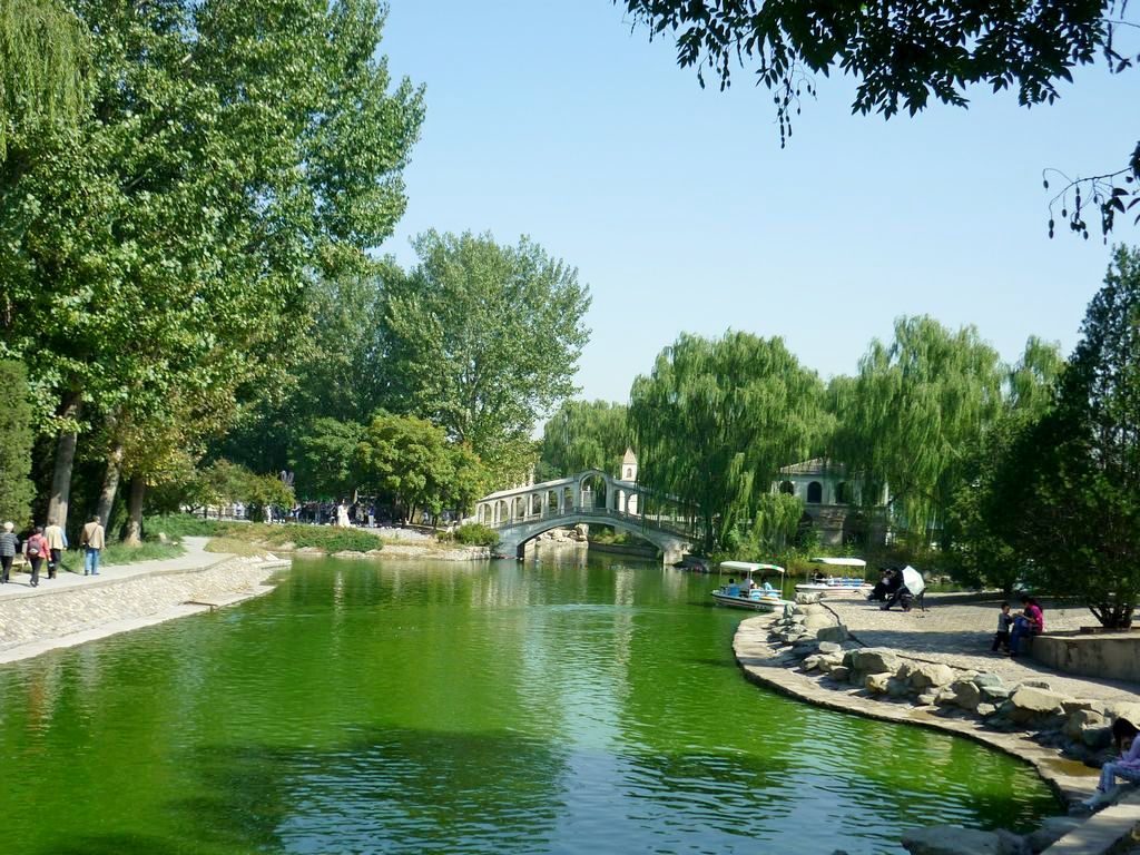 Парк Мира в Пекине. Венецианский канал.
