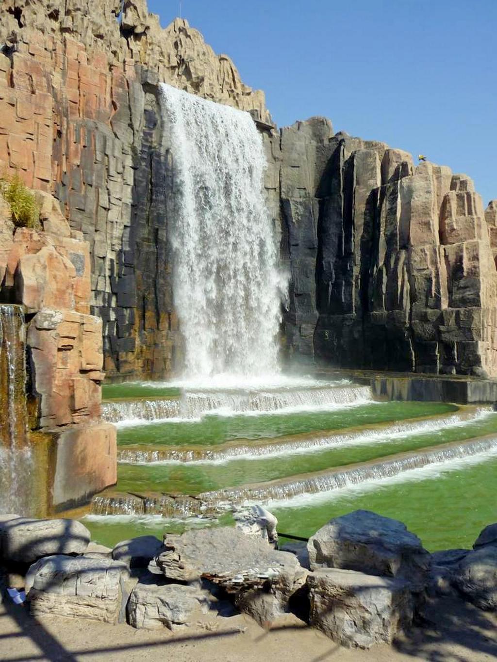 Парк Мира в Пекине. Ниагарский водопад.
