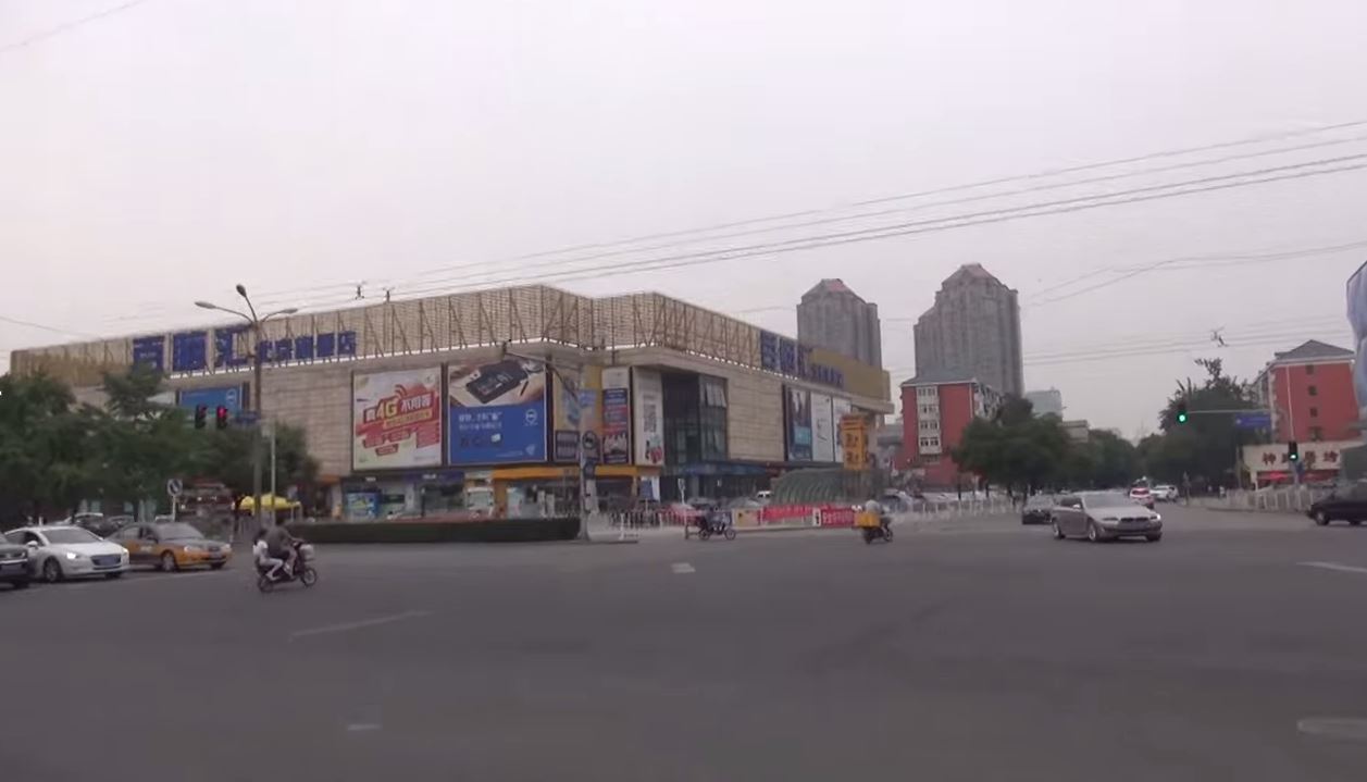 Рынок электроники Байнаохуэй в Пекине
